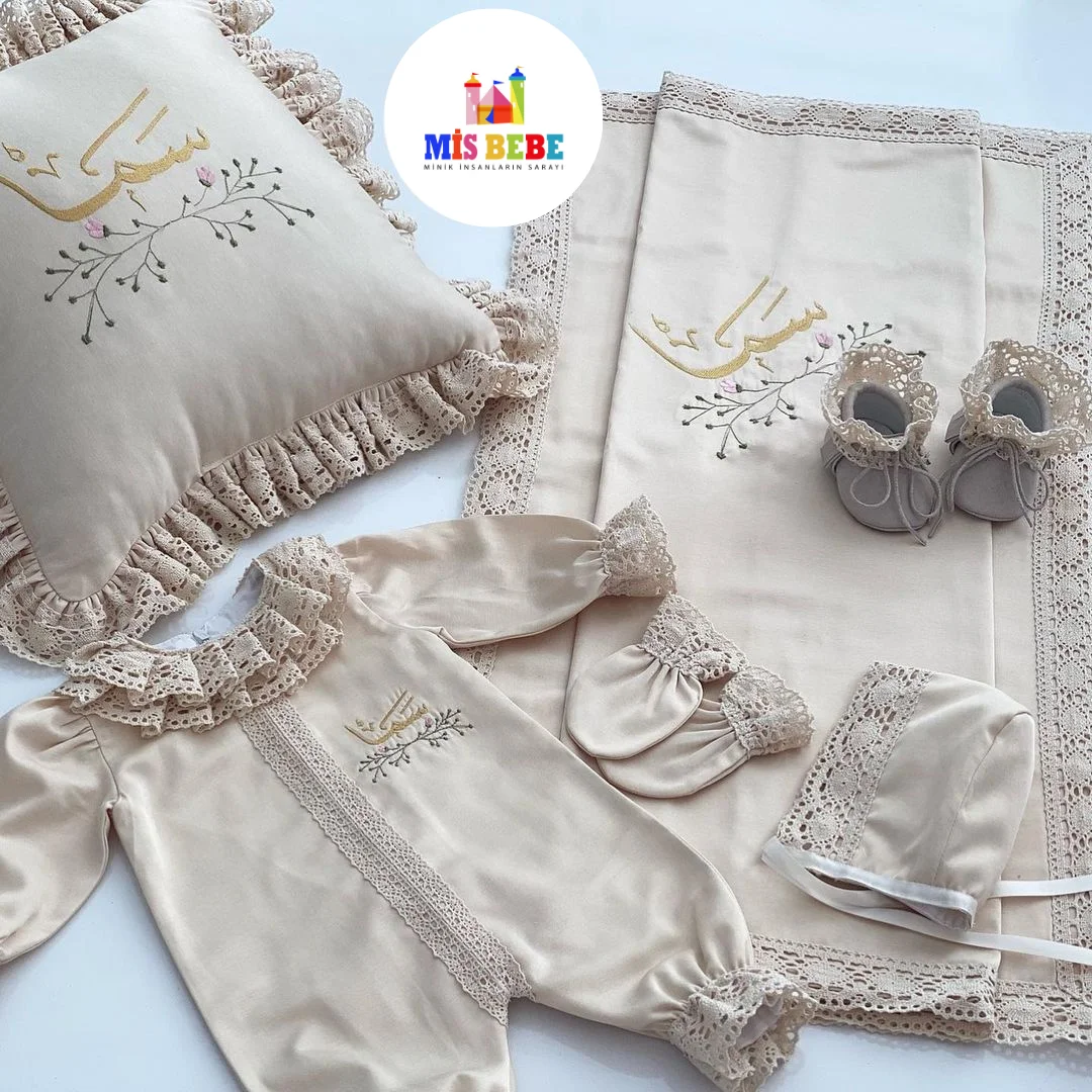 Elegant Baby Gift Set with Personalized Embroidery - Newborn Essentials Bundle