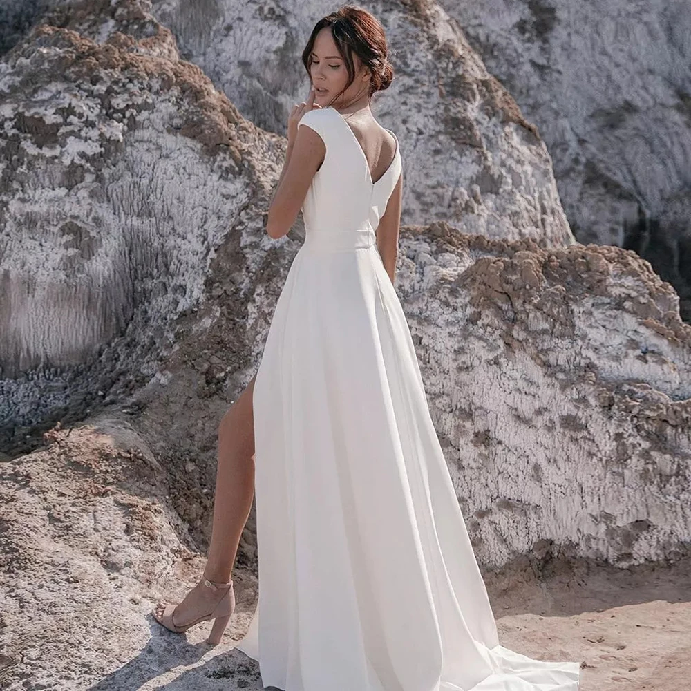 ชายหาดฤดูร้อนชุดเจ้าสาวสายหมวกแขนด้านข้าง Slit จีบซาติน V คอ Backless Long Wedding Dresses sash 2021