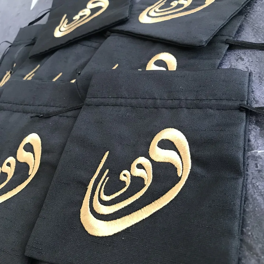 

20 Pcs Luxury Black Velvet Islamic Gift Bags Jewelry Packaging Sack Drawstring Wedding Candy Muslim Favors Special Days