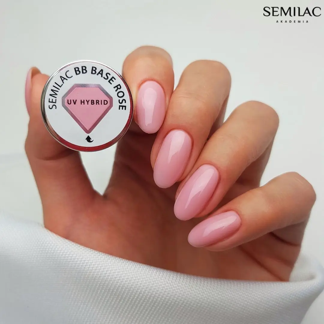 Light pink Base covers discoloration and imperfections by offering a fast uñaSemilac BB Base Rose manicure