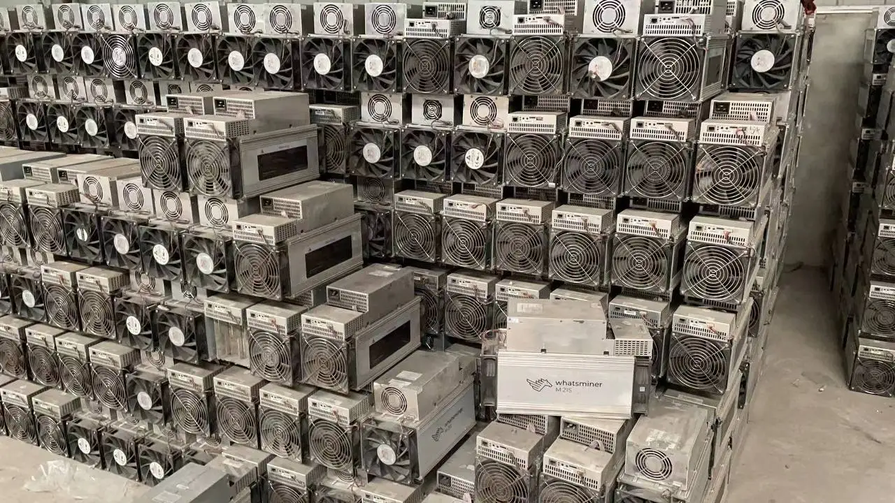 Utilisé Asic ShaMatte BTC BCH BSV Mining, WhatsMiner M21s 56 Tumental avec PSU Bitcoin Mining Machine, Plus STORM20, Antminer S9, S19, T17