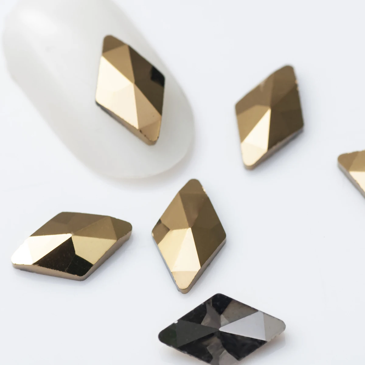 100 Stück Glas Flatback Nail Art DIY Maniküre Glitzer Strass Rhombus Kleber auf Kristallen 3D Nagelzubehör Dekoration – Detail 10