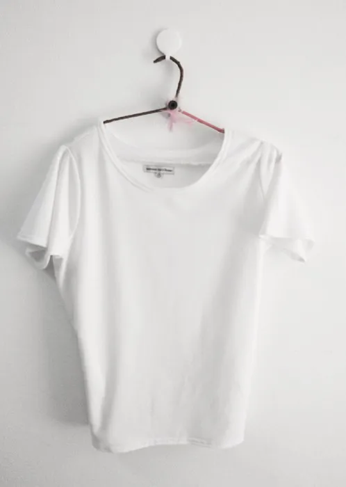 Patron white T-shirt + cotton fabric. Make your own T-shirt. Choose your size, we send you the pattern and fabric. Sewing is Faci