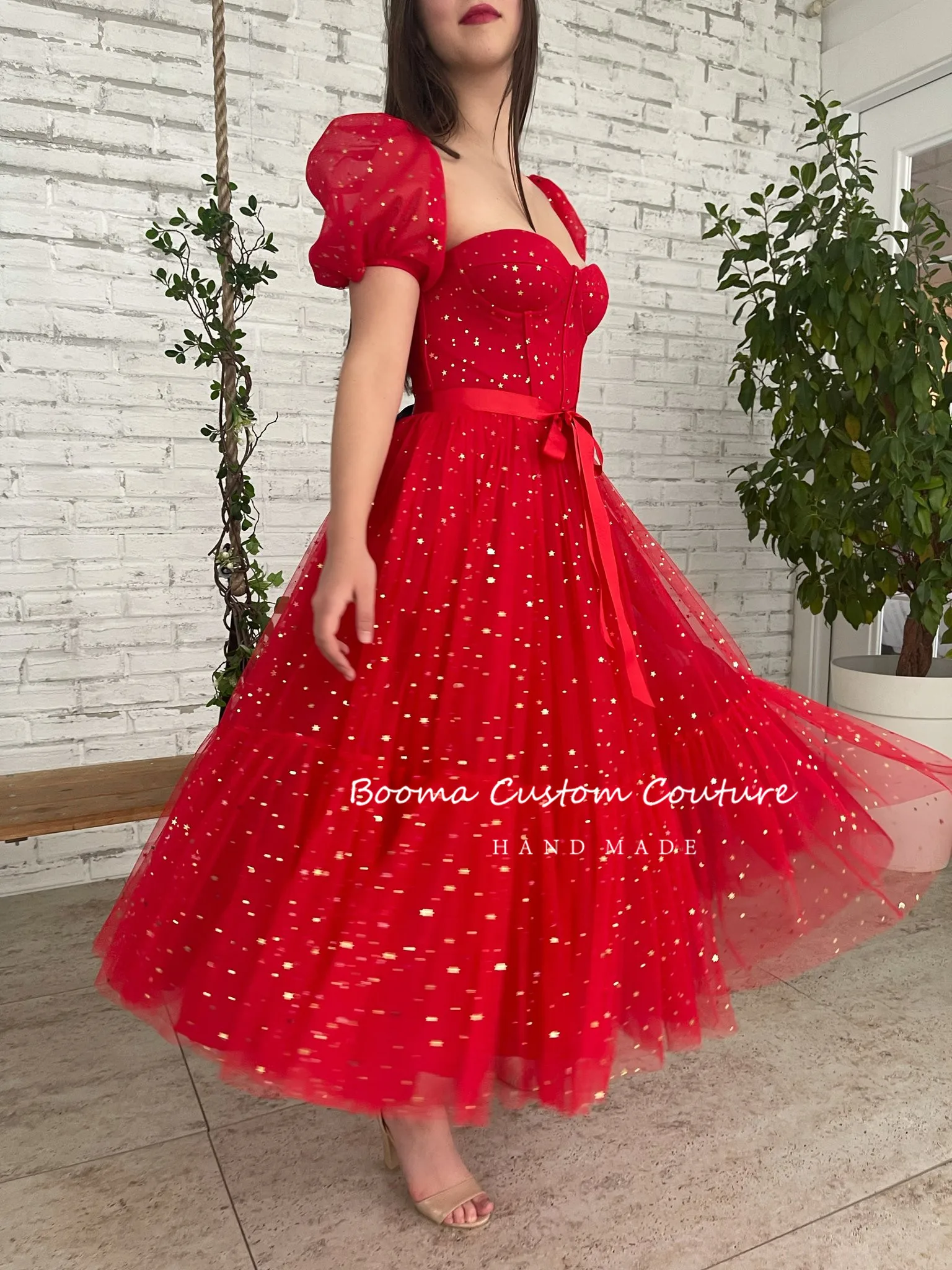 Booma Sparkly Red Starry Tulle Midi Prom Dresses maniche corte Sweetheart Tea-lunghezza A-Line abiti da sera formali con cintura a fiocco