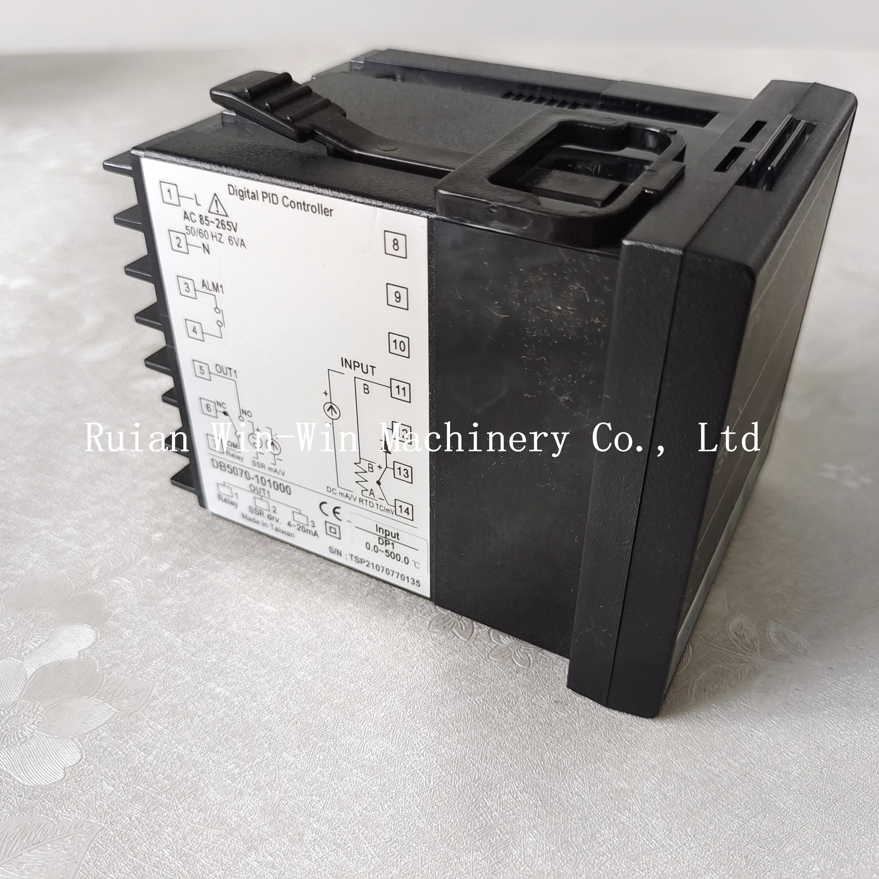 DB5070- 101000   DB5070- 101000   وحدة تحكم PID الرقمية لدرجة الحرارة