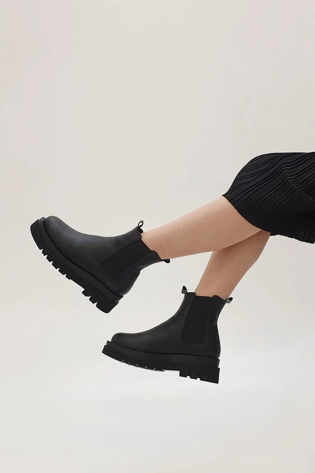 2020 new winter 100% genuine leather Chelsea boots Women platform half boots flat Botas Mujer ladies Slip-on short booties