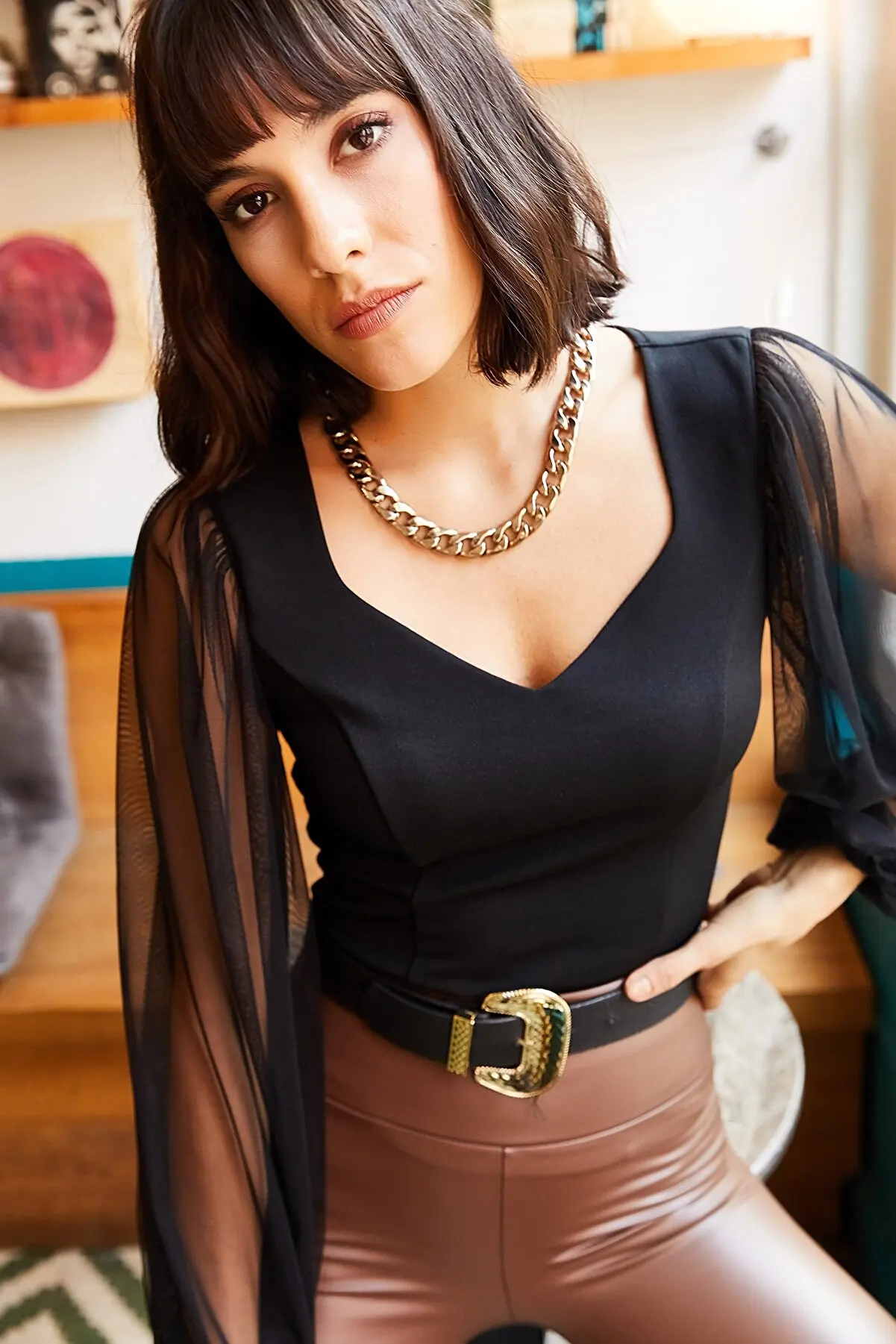 

Women's Black Handle Tulle V Neck Knitted Tops Blouse
