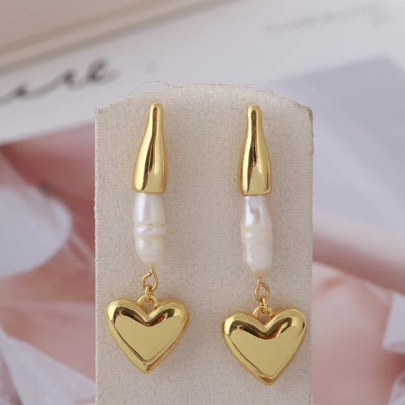 

Niche Design Metallic Glossy Love Freshwater Pearl Female Earrings