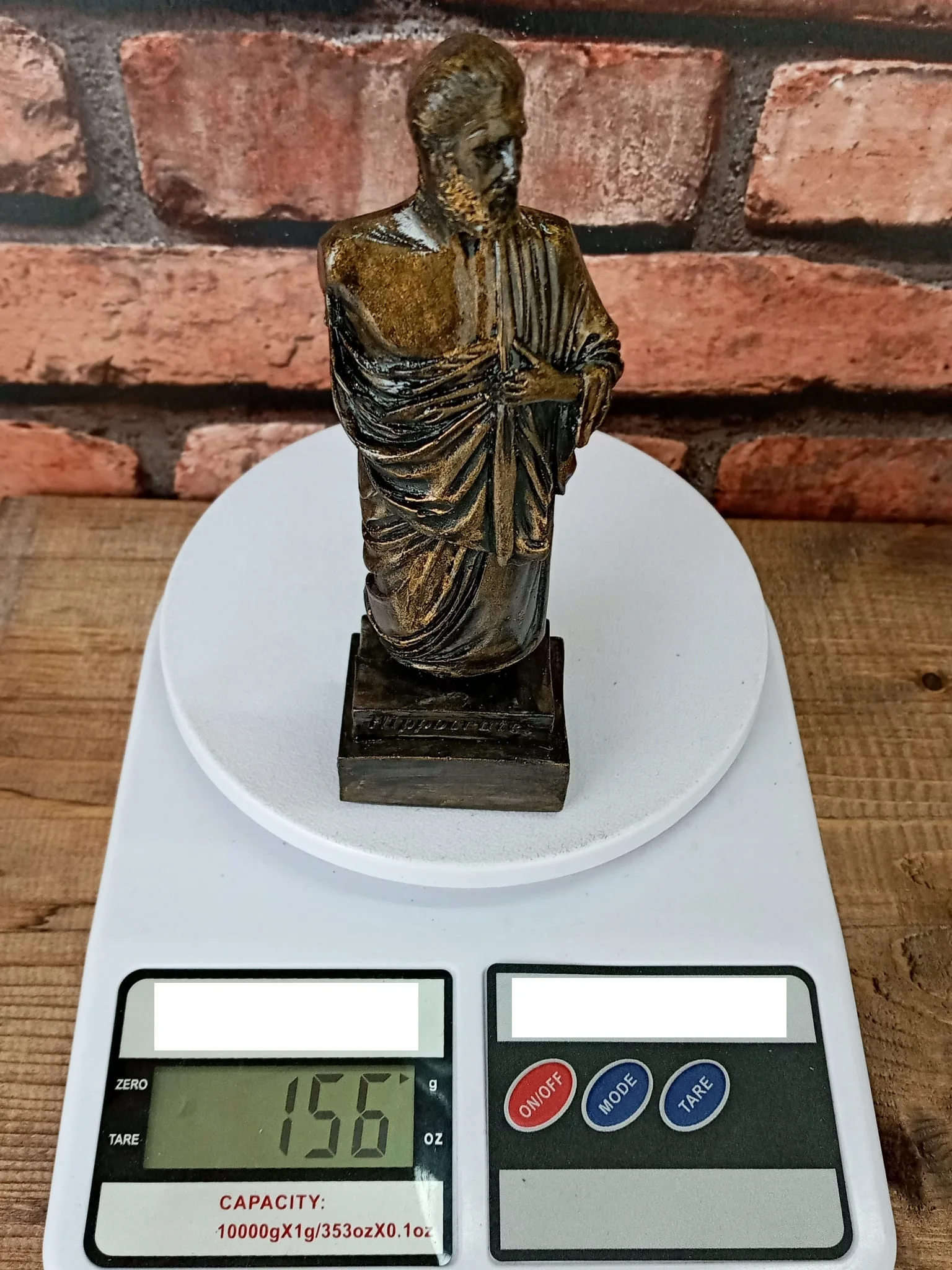 Statuetta in resina ippocasse.