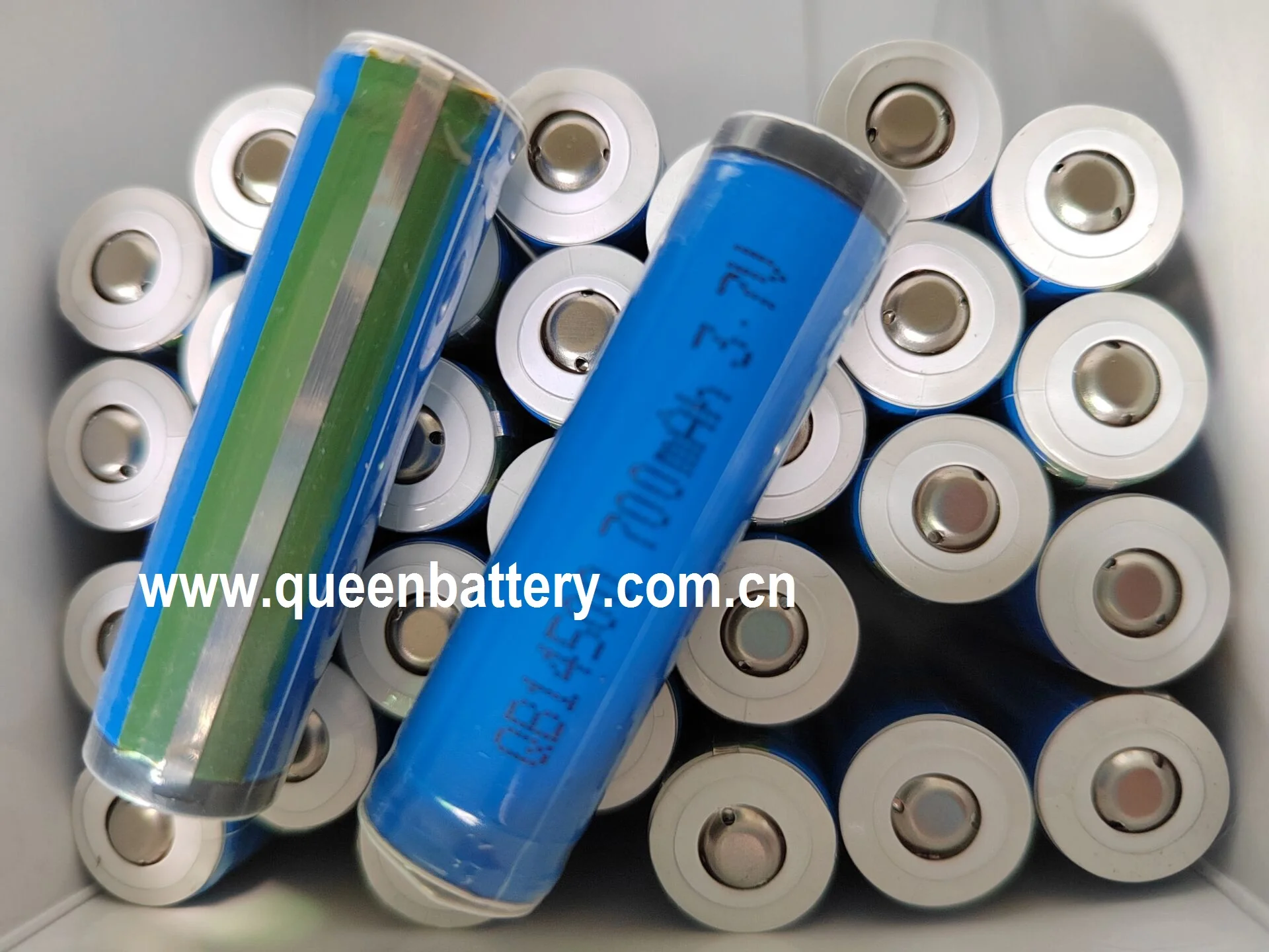 (350 قطعة/الوحدة شحن مجاني) QB14500 AA 700mAh 3.7 فولت QB 14500 AA بطارية مصباح يدوي/الشعلة البطارية مع زر العلوي مع PCB (حامي)