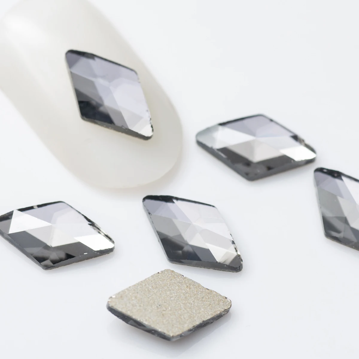 100 Stück Glas Flatback Nail Art DIY Maniküre Glitzer Strass Rhombus Kleber auf Kristallen 3D Nagelzubehör Dekoration – Detail 7