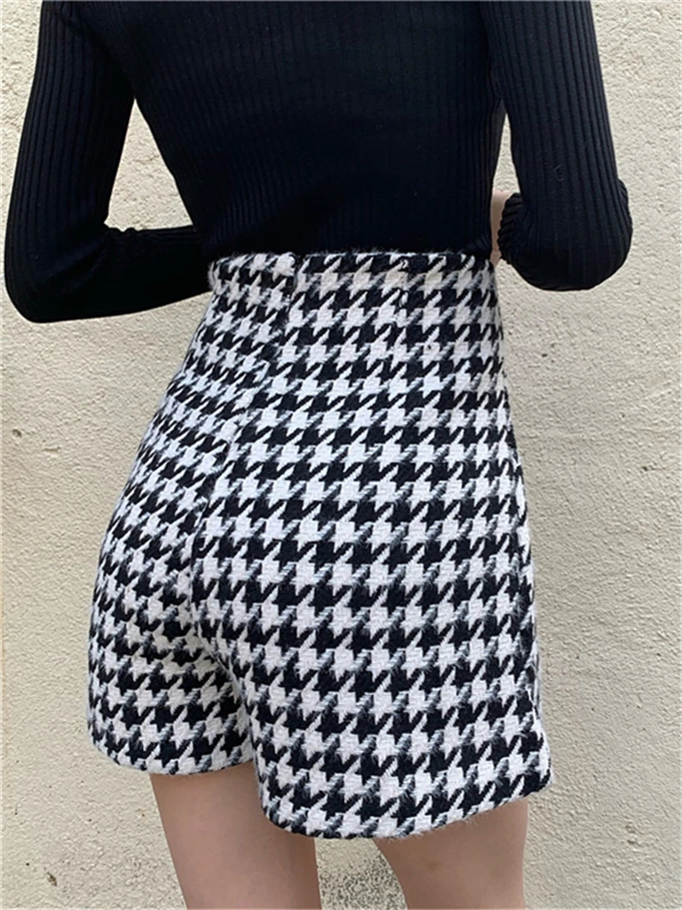 Colorfaith New 2022 Wide Leg High Waist Fashionable Woolen Tweed Checkered Lady Spring Winter Women Shorts Short Trousers P1257