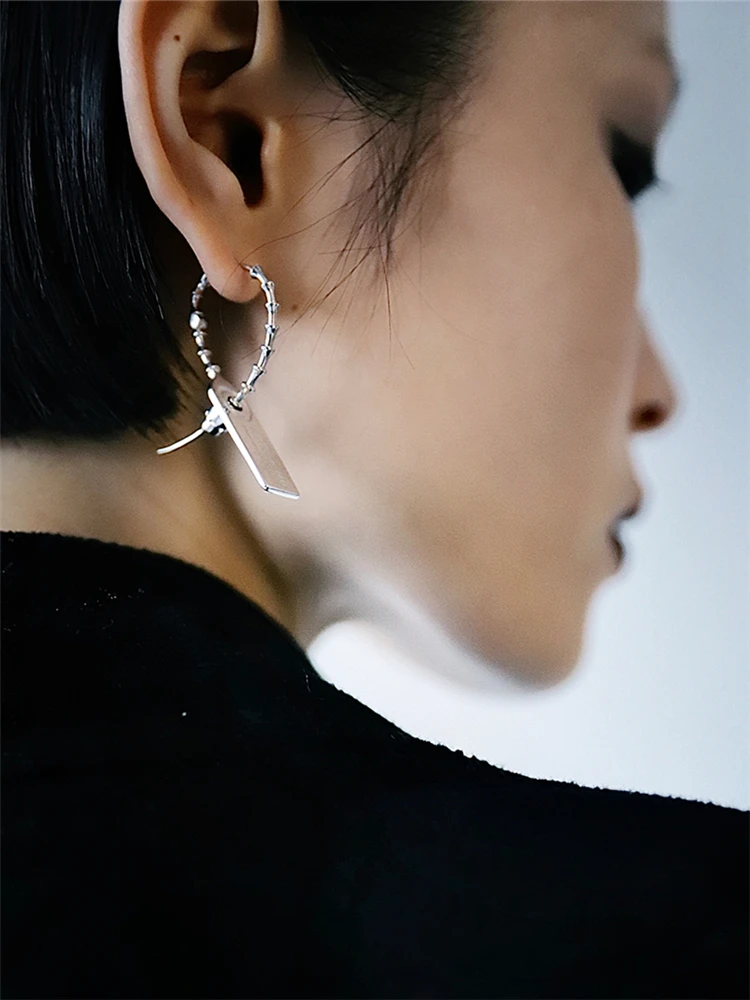 HUANZHI 2022 New Rock Metal Silver Color Lock  Label Trademark Shaped  Hoop Earrings Unisex Unique Party Ear Jewelry