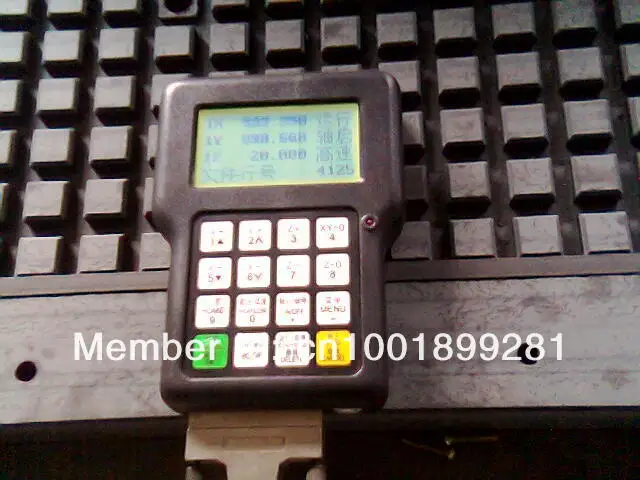 La macchina per il taglio di statue di legno a 4 assi con controller DSP più popolare e facile da usare. Macchina per incidere di pannelli e colonne in legno da 8 * 4 piedi