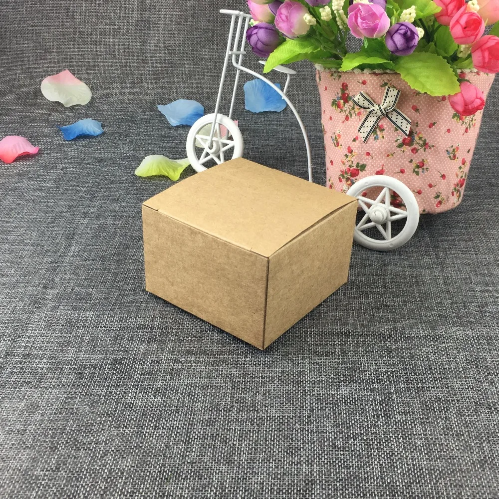 50PC/Lot 9*9*6cm Kraft Paper Gift Boxes Wedding Carry Cases Candy Bag Package Box Jewelry Bags For Accept Custom Logo