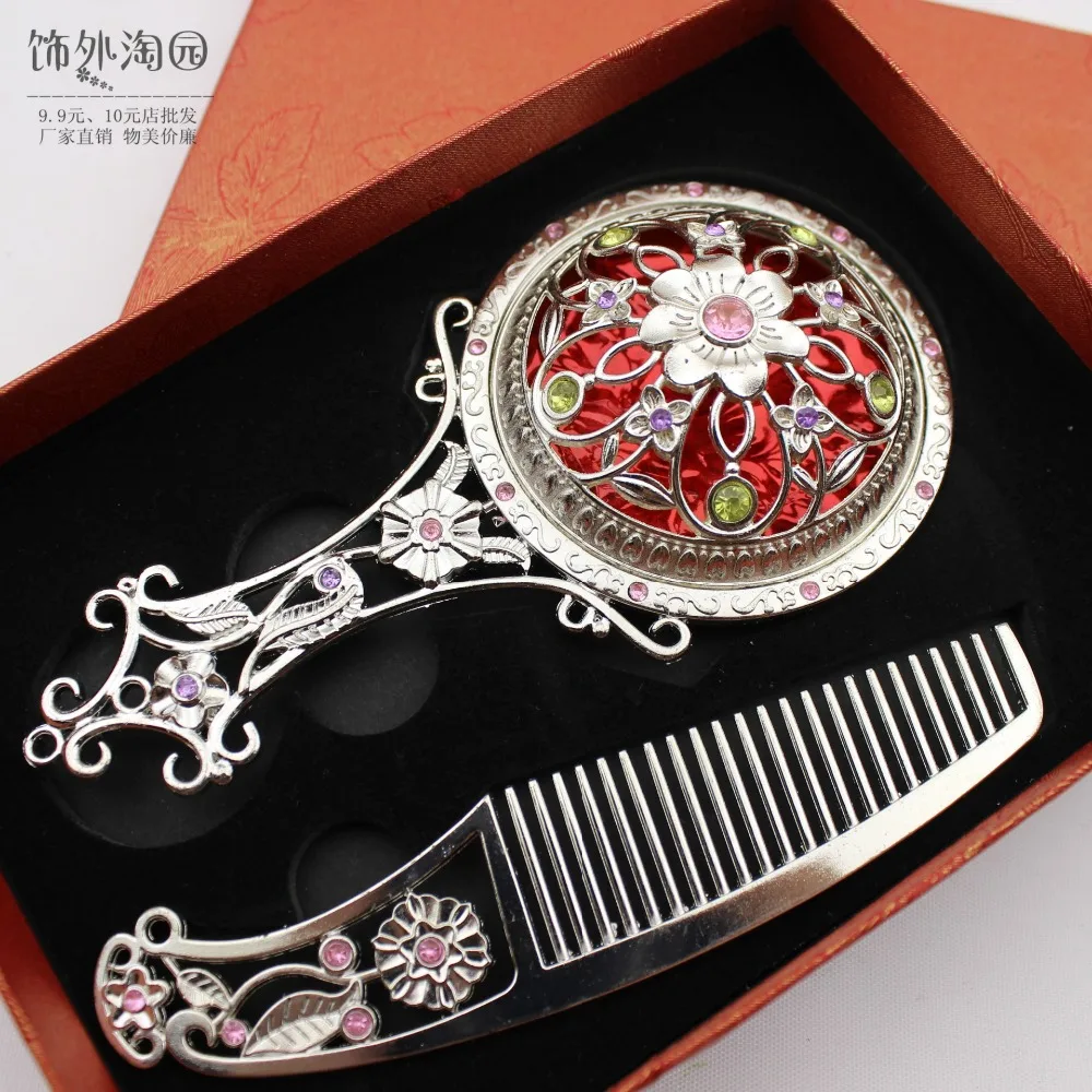 Portable bronze openwork metal mirror with a comb personality hollow handle wedding gift to friend Alloy cosmetic mirror