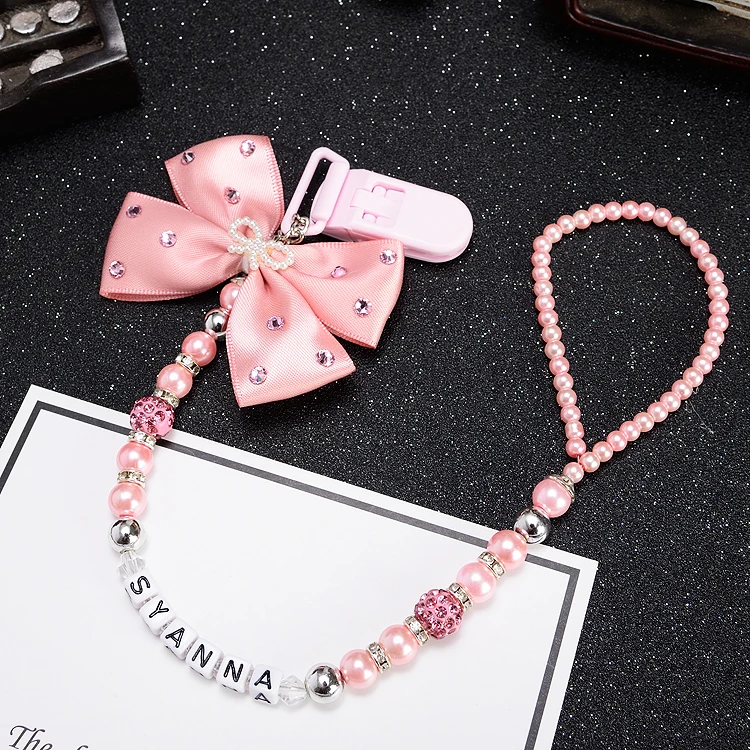MIYOCAR Herhangi İsim Bling gümüş rhinestone yay pembe ve gümüş boncuk kukla klip tutucu emzik klipsi tutucu/Diş Hekimleri klip