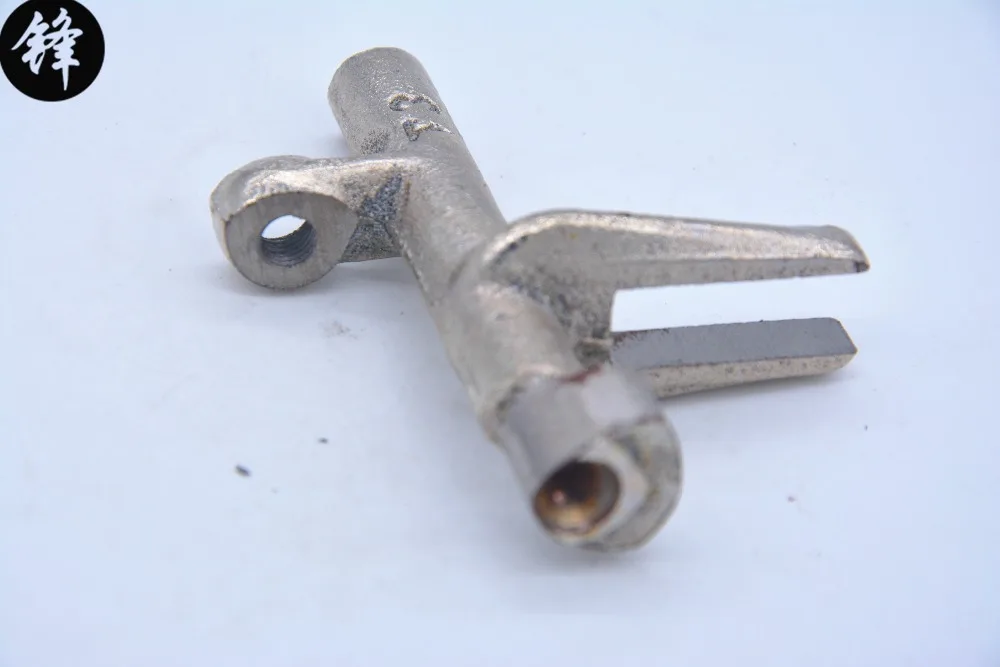 Old sewing machine parts stamped on the sewing machine T3 swinging pendulum shaft sewing machine shaft connecting shaft