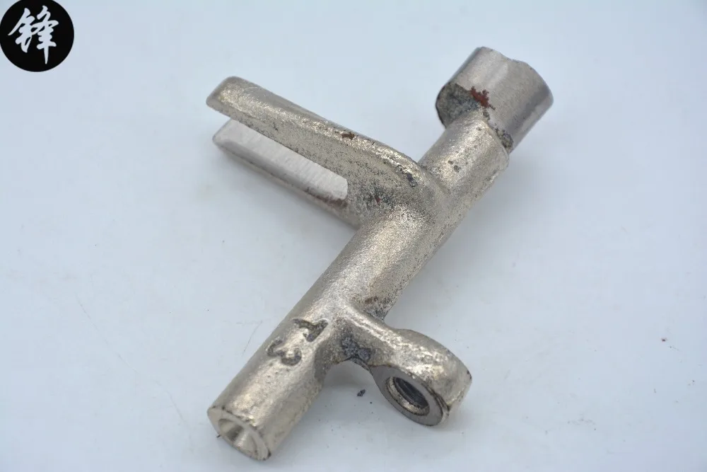 Old sewing machine parts stamped on the sewing machine T3 swinging pendulum shaft sewing machine shaft connecting shaft