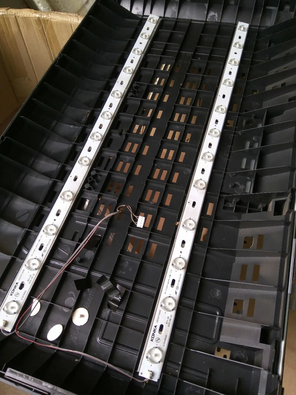 новые оригинальные схемы 9-светодиодных лент 35016695 , 35017314 , 35017828 , 35017248   ДЛЯ LED32F3300CE