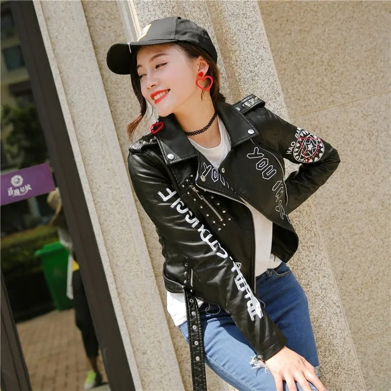 Women Printed Letters Pu Leather Jacket Biker Moto Black Faux Jacket Female Pattern Black Rivet Hip Hop Short Zipper Coat PY21