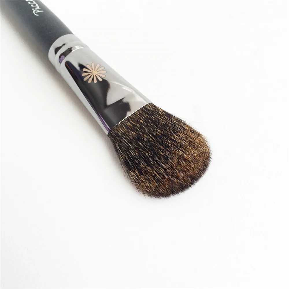 The Blusher Brush Super Soft Squirrel Hair Flat Makeup Brush Beauty Cosmetic Tool for Powders