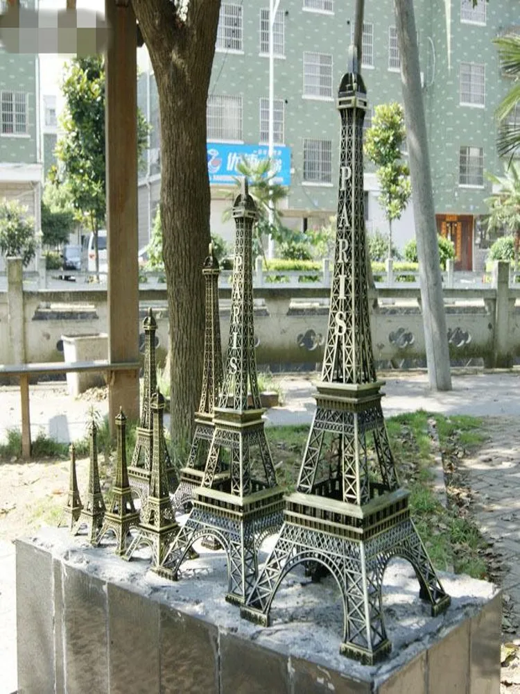 Novelty Bronze Color Paris Eiffel Tower Desktop placed decorative ornaments for Home Decoration Romantic Wedding Gift