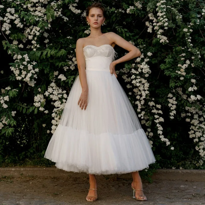 Sirene Sweetheart Mouwloze Trouwjurk Met Veren Parels Thee-Lengte Met Zachte Tule Robe De Mariée Voor Elegante Baljurk