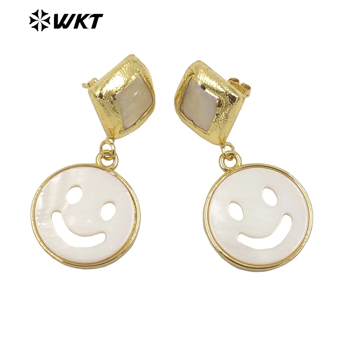 

WT-MPE069 WKT 2022 sweet smile Natural shell and pearl earrings lovely Style Gold Plated Earrings For women gift party Jewelry