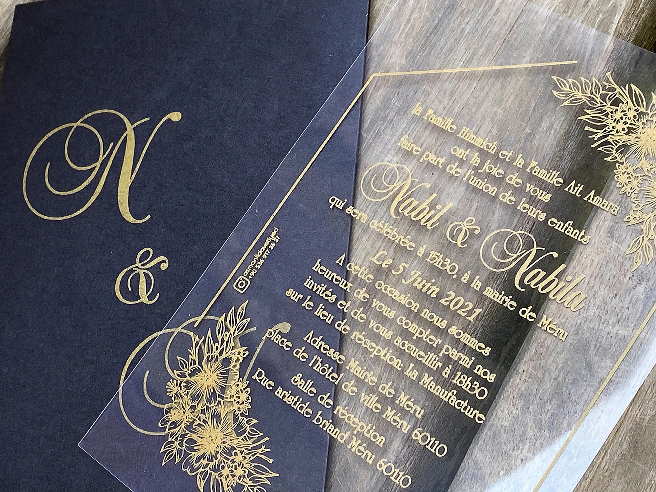 Personalized transparent wedding invitation with 50 black envelopes