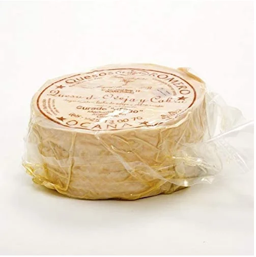 QUESO ROMERO (OCAÑA)  Madurado en aceite de oliva. Es un queso de sabor fuerte pero no es duro al tacto.