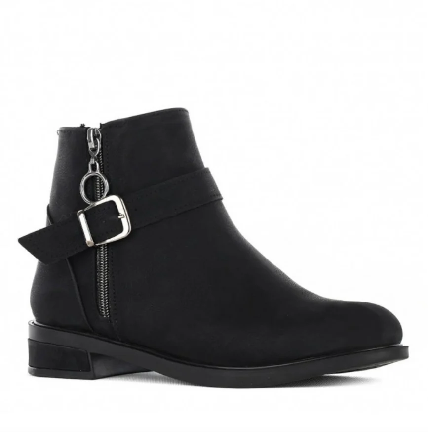 WOMEN.BLACK.WINTER BOOTS. SUITABLE FOR DAILY OFFICE WEDDINGS. WOMAN. WATERPROOF, HOT DRINK. NEW SEASON. EXCELLENT