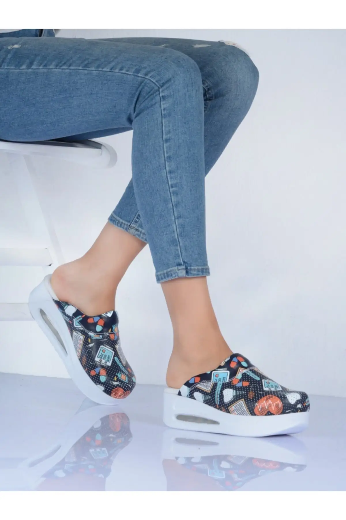 Medical Shoes 2024 Trending nurse clogs nursing Women Orthopedic Sabo Doctor Leather Platform Chef Orthopedic Comfort Slippers