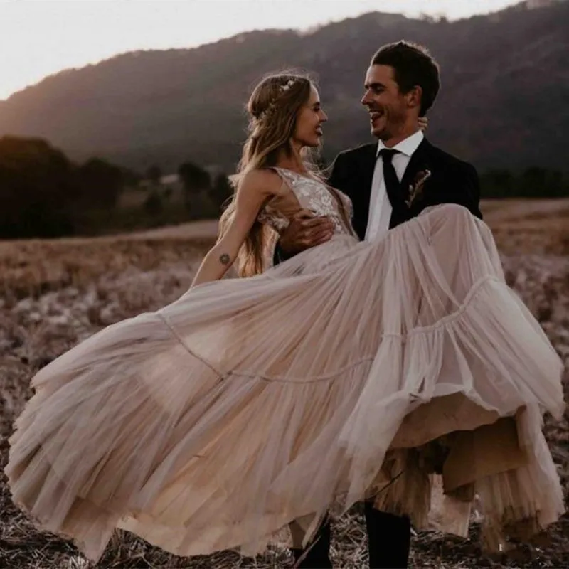 Vestidos De novia Vintage bohemios con cuello en V profundo, sin espalda Vestidos De novia, Vestidos De novia De estilo campestre, Vestidos De playa románticos