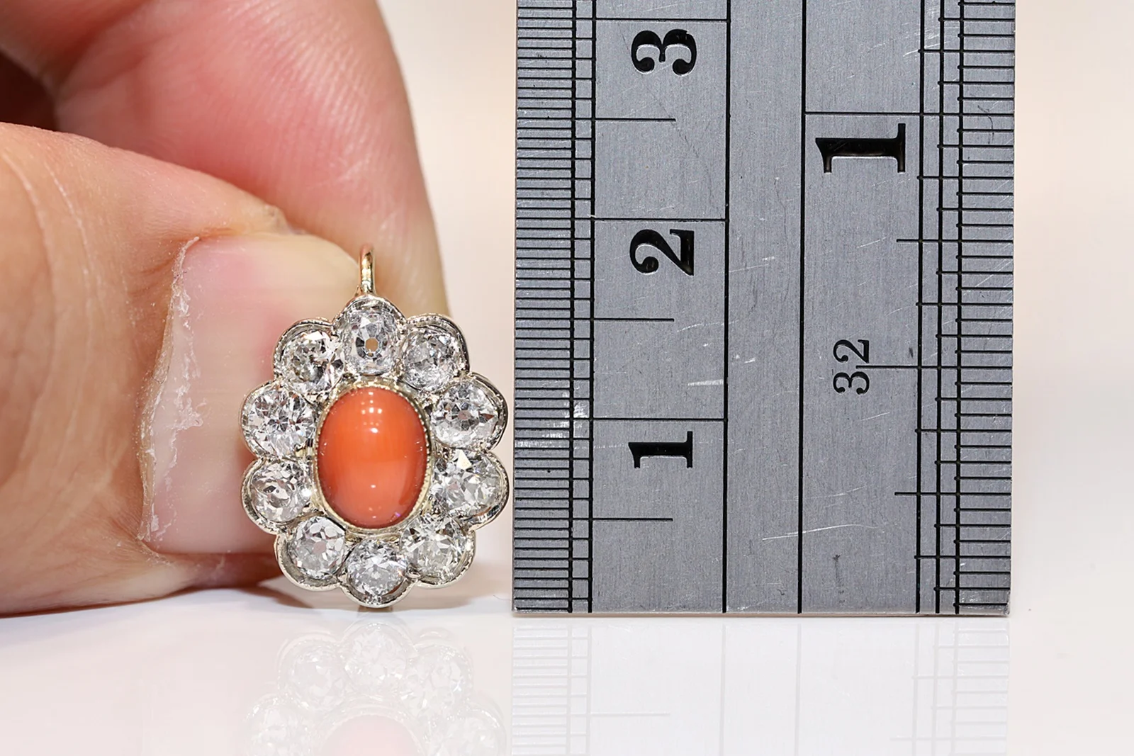 Pendientes bonitos decorados con diamantes naturales y piedra de Coral de oro de 14 quilates