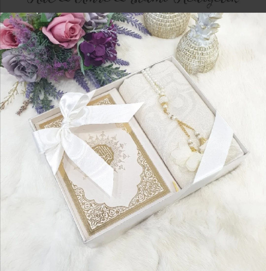 Islamic Holy Book Quran Kuran-i Kerim Prayer Mat (Seccadeh) and Tesbih Gift Set In Box