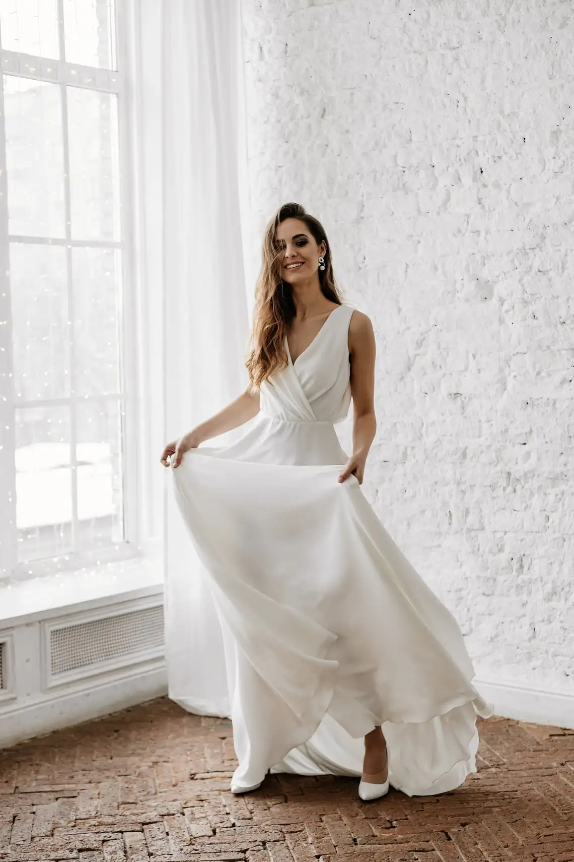 

CloverBridal Simple Criss-cross V Neck Boho Wedding Dress 2021 Crepe Open Back Romantic Bridal Gown WW8395