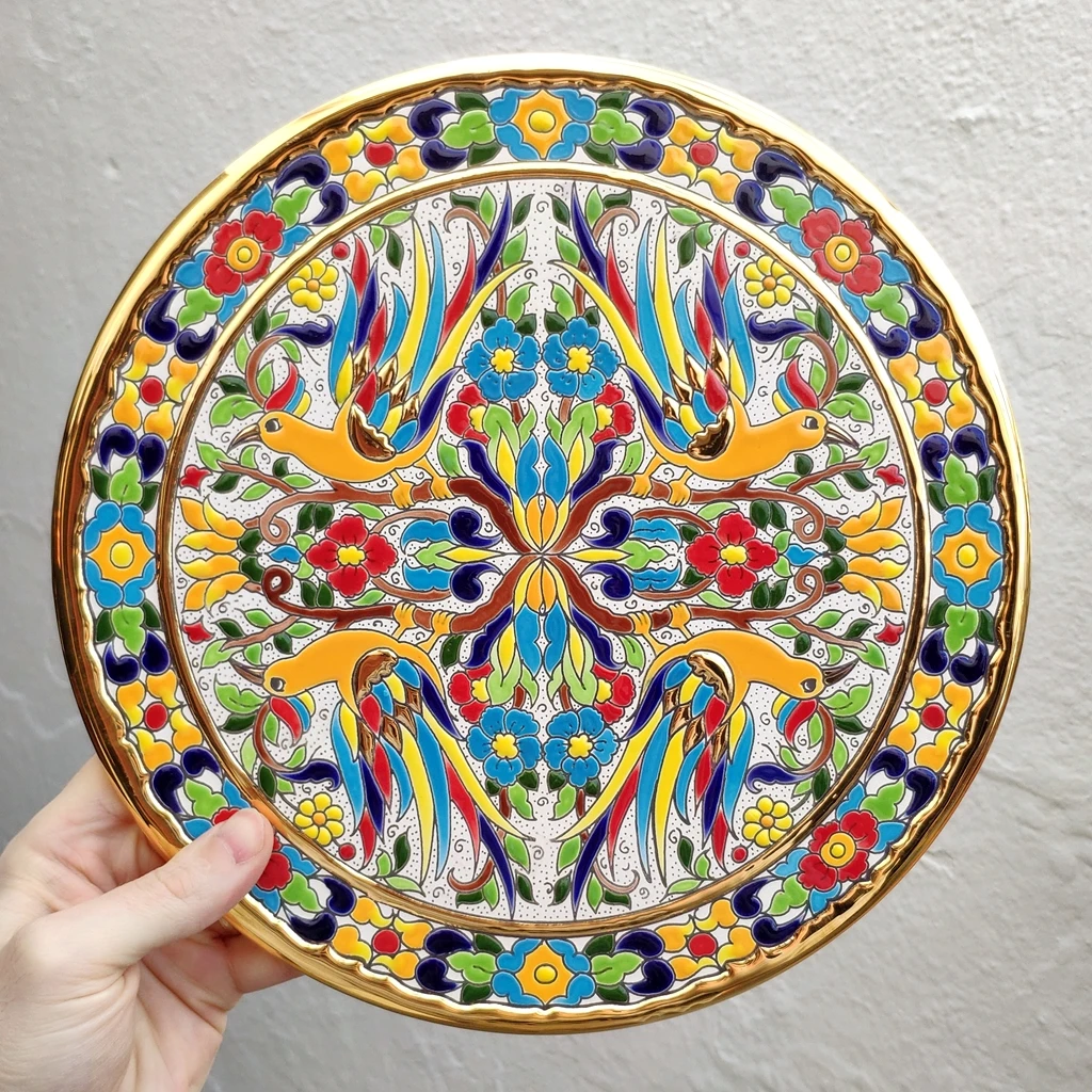 Handmade ceramic dish, 29 cm/11,4 inch diameter, made in Spain, 24 K gold