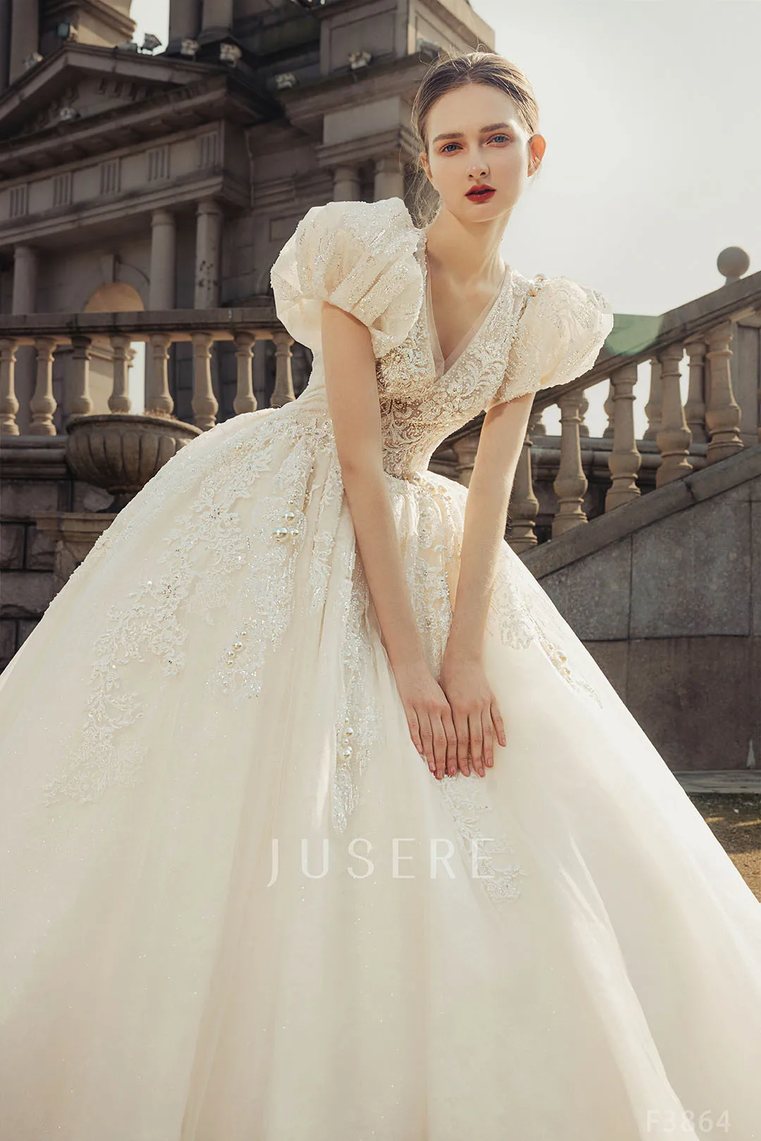 Jusere ball gown bridal dress V-neck chapel train ivory wedding dress bridal gown beaded dress with short train