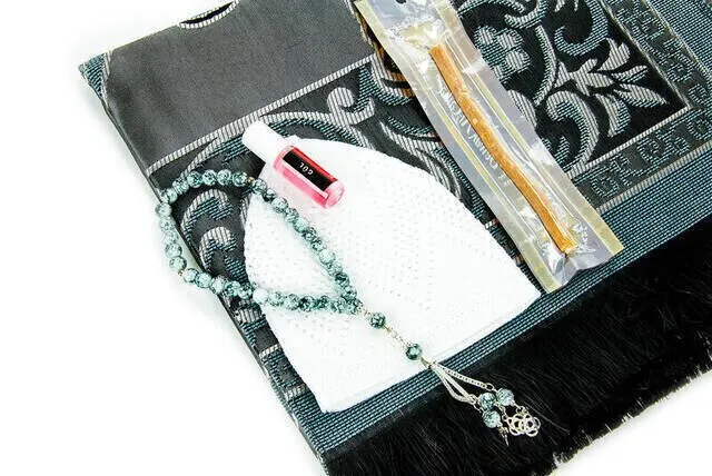 WONDERFUL Gift Ramadan Special Set - Prayer Rug - Cover - Skullcap - Rosary - Miswak - Zikirmatik - Boxed