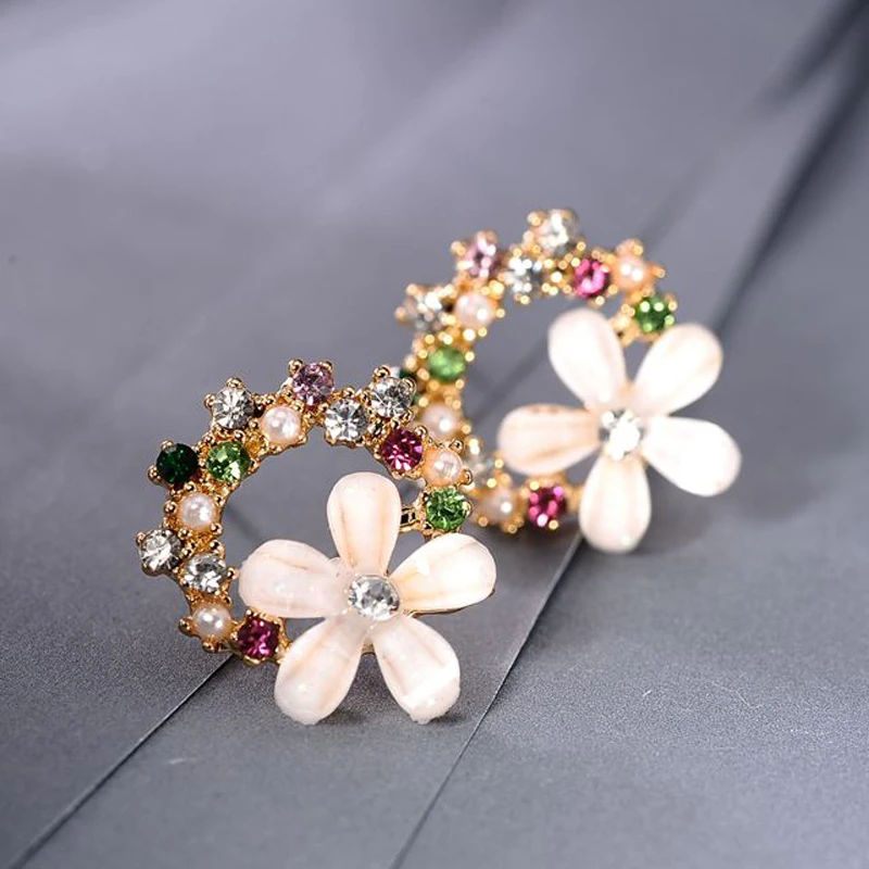 Neue koreanische hohle Kranz-Blumen-Ohrringe für Frauen, Kristall-Zirkon, süße Bienen-Schmetterlings-Ohrstecker, Hochzeits-Party-Schmuck – Detail 11