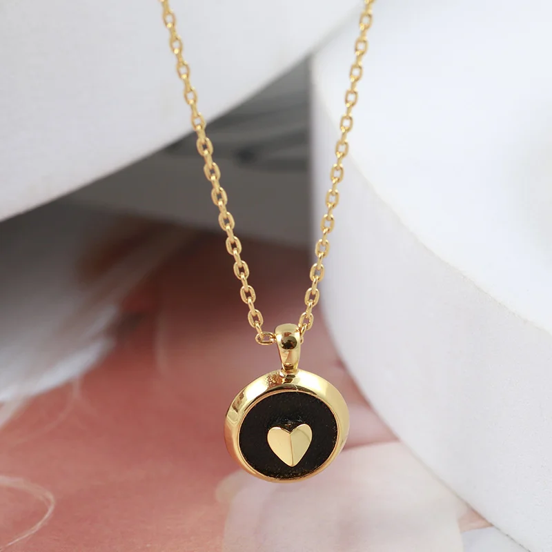 

European And American Jewelry Wholesale Simple Leather Round Pendant Gold-Plated Love Fashion Temperament Necklace