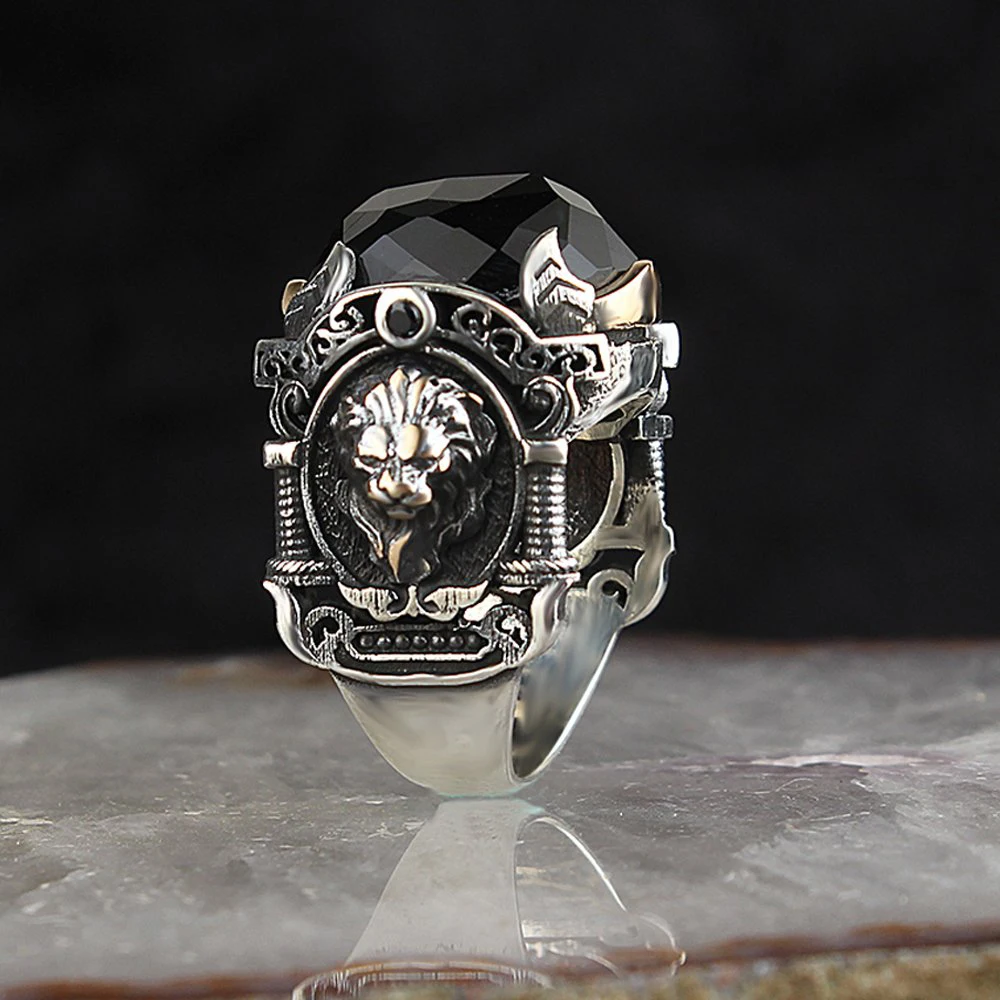 

Lion With Icon Crystal Cut Zircon Cubic Zirconia 925 Sterling Silver Men 'S Ring