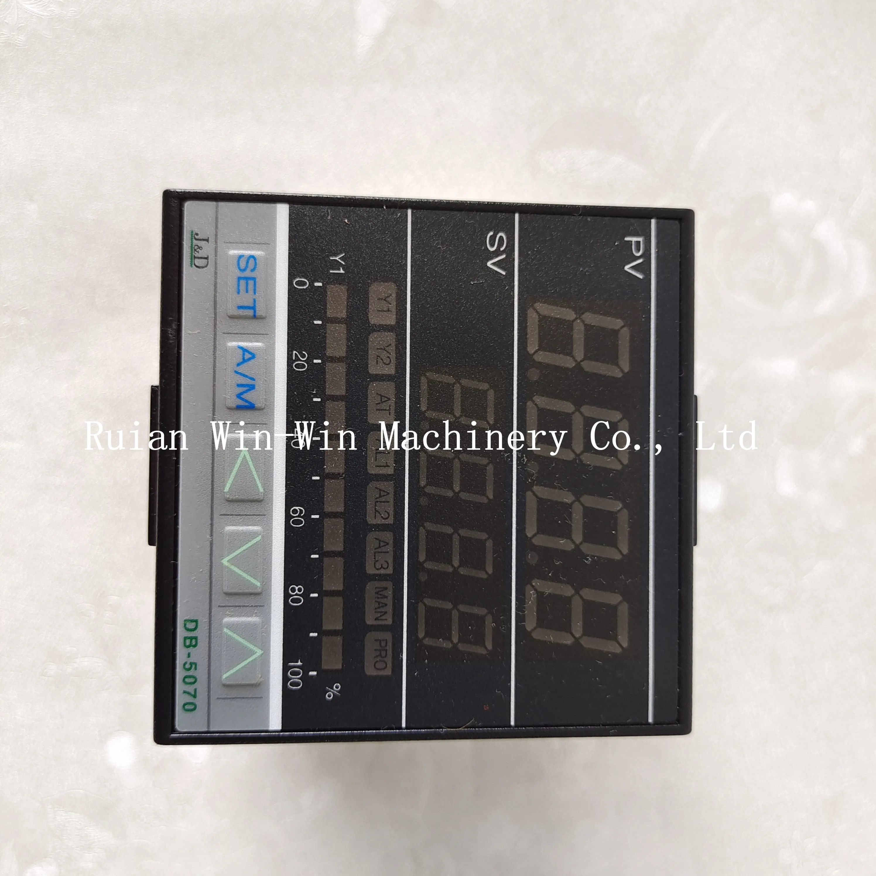 DB5070- 101000   DB5070- 101000   وحدة تحكم PID الرقمية لدرجة الحرارة