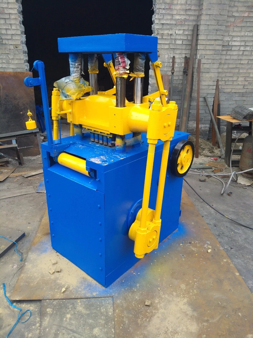 ماكينة قولبة الكتلة الحيوية, لماكينات تصنيع بريكيه