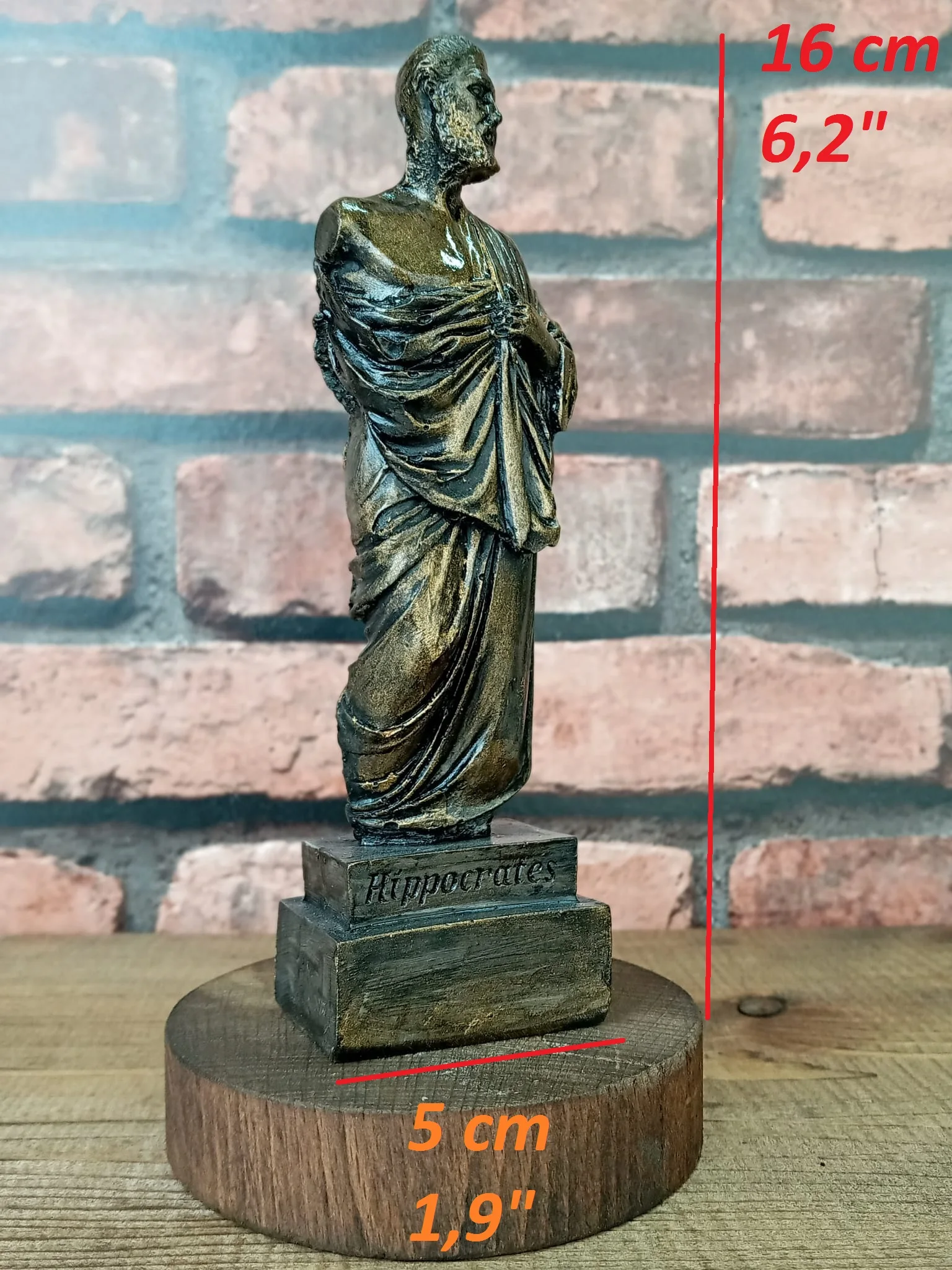 Statuetta in resina ippocasse.