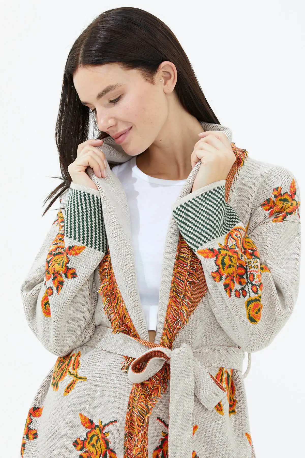 

Shawl Collar Tasseled Rose Pattern Belt Woolen Fabric Knitwear Winter Cardigan 2022 New Fashion Women's Outwear 3 Color Options