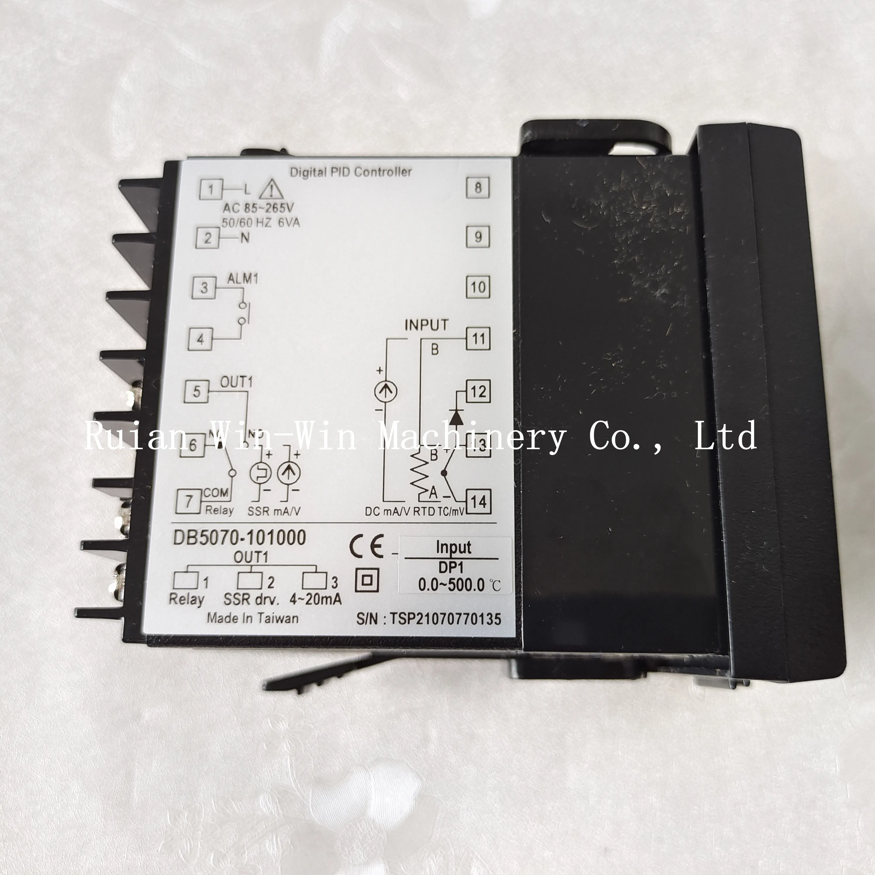 DB5070- 101000   DB5070- 101000   وحدة تحكم PID الرقمية لدرجة الحرارة