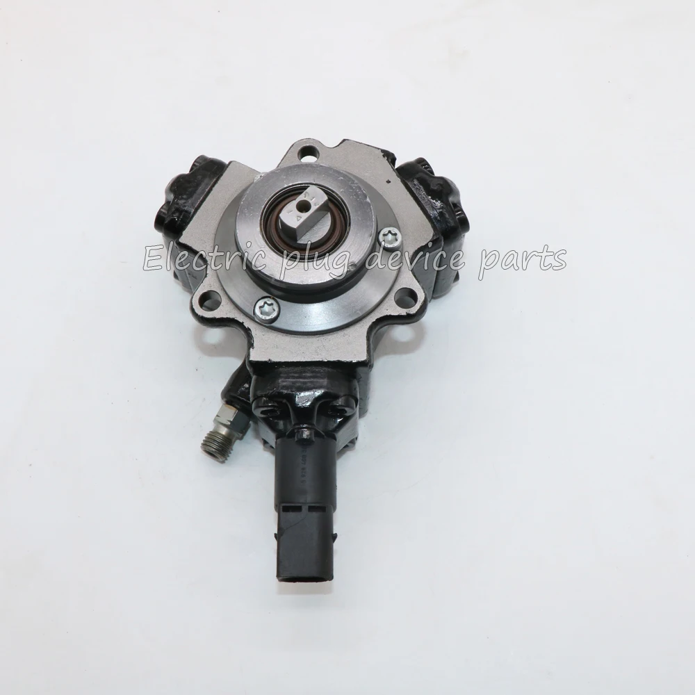 OE# 0445010013 A6110700601 Fuel Injection Pump for Mercedes-Benz Vito 108 110 112 V200 V220 2.2 CDI