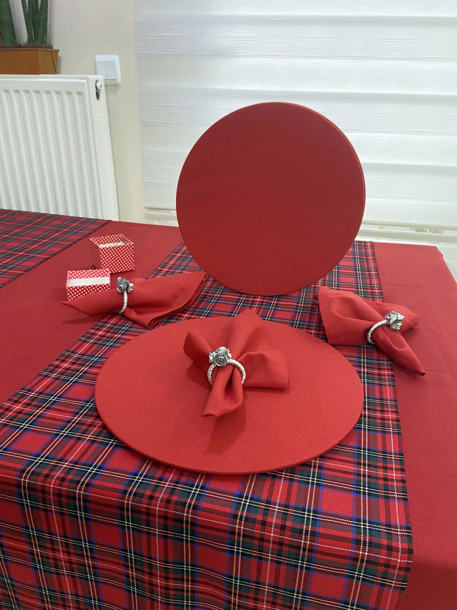 Red Rectangle Tablecloths Plaid Runners 4pcs Suplas And Napkins Gray Flower Ring Waterproof Dustproof Stain Resistant Home Party